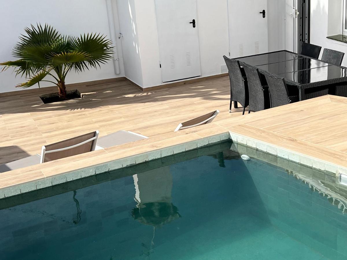 Karibu Beach & Pool マルベーリャ エクステリア 写真