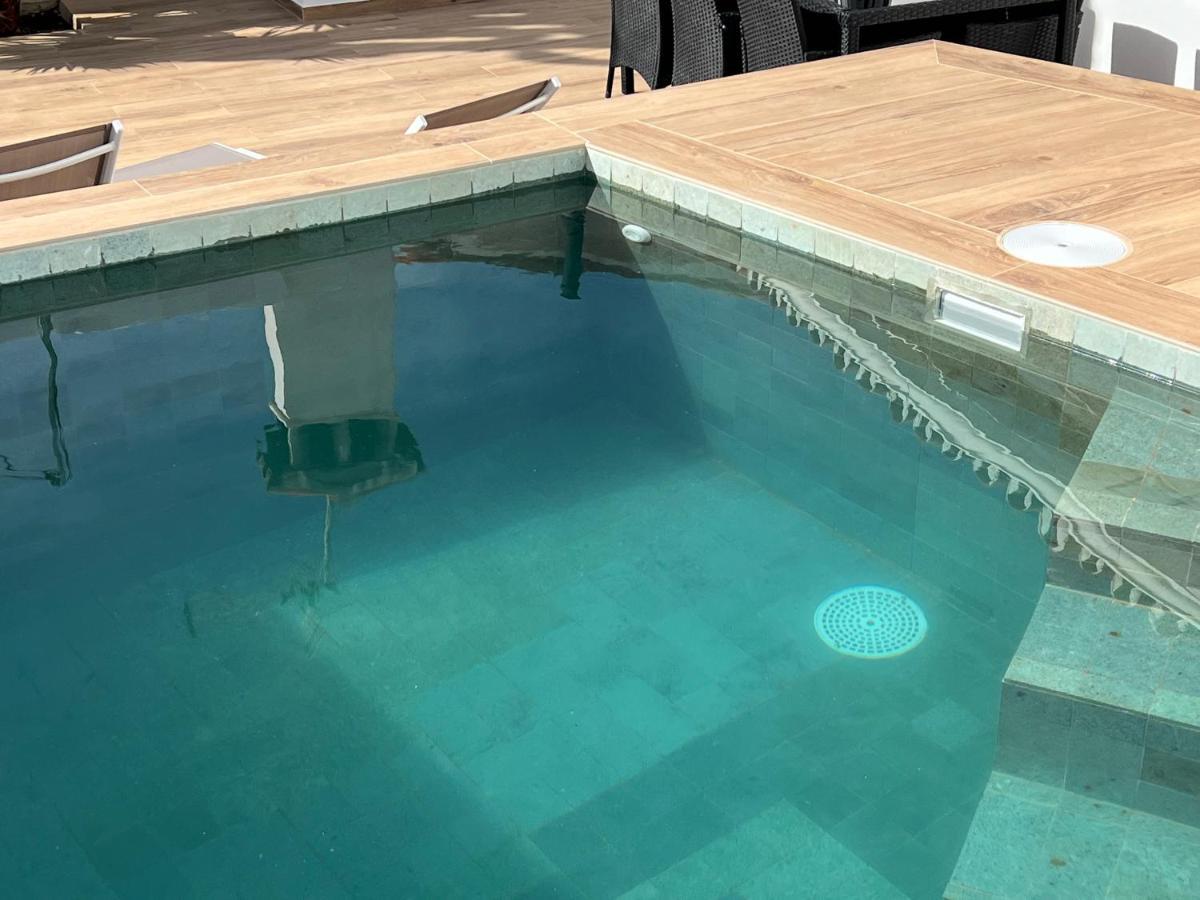 Karibu Beach & Pool マルベーリャ エクステリア 写真